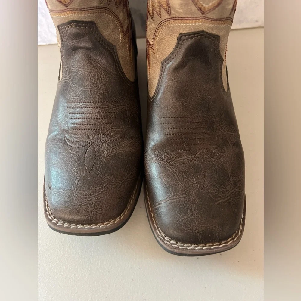 Children’s Laredo Collard Boot- LC2261 cowboy boots USED size 2.5M